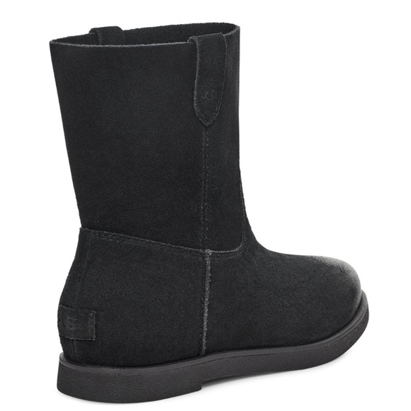 UGG Boot - Picture 2 of 16